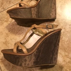 Elizabeth and James sandal size 39B